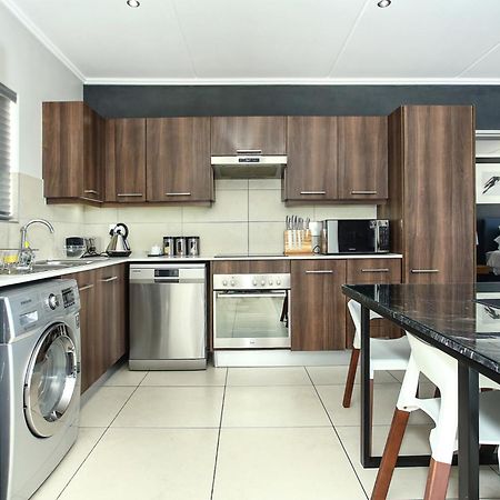 Epic Lifestyle Apartment Sandton Johannesburg Exterior photo